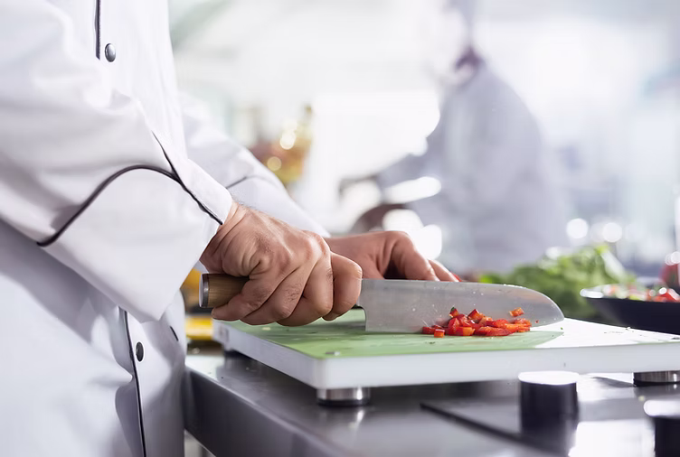 كيف يصبح قطاع الضيافة في ليبيا مركزًا للابتكار والتعاون